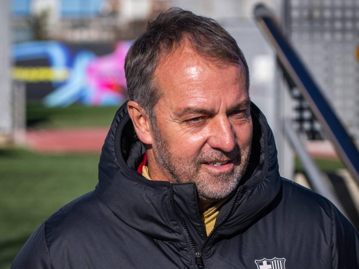 Para evitar este escenario, Laporta se plantea la salida de seis futbolistas que podrían liberar masa salarial y generar ingresos significativos. Prensa española señala que el estratega Hansi Flick ya está al tanto de las posibles salidas. 