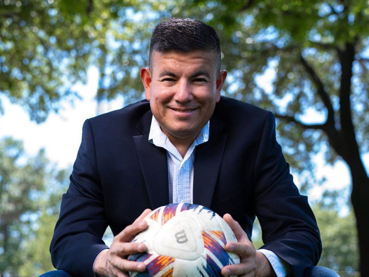 Gustavo Caballero: Fue presentador en Panorama Deportivo y Canal 11. Ahora reside en USA y es corresponsal de GRUPO OPSA y también es árbitro.