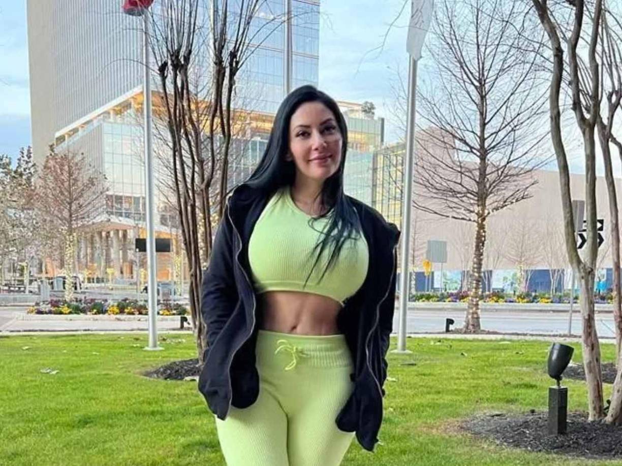 Ariana Herchi es considerada como una de las mujeres más hermosas de Honduras. Como figura pública, ha estado envuelta en una serie de escándalos. 