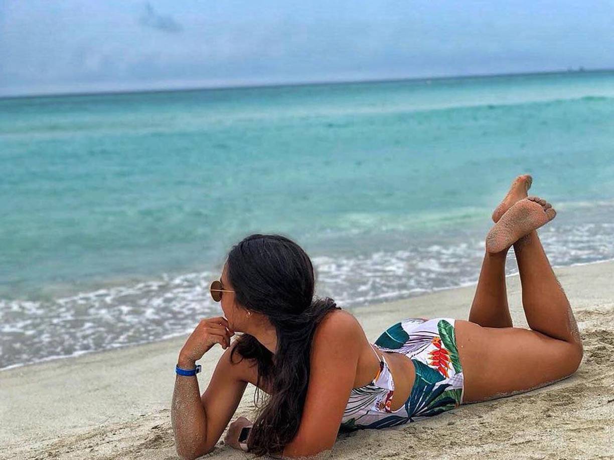  Según testigos, su pareja llegó más tarde. Se les vio discutir y a él, jalonearla. Más tarde, la joven fue llevada al hospital donde se confirmó que una bala le perforó el pulmón y el hígado. Según familiares, su cuerpo tenía signos de violencia, pues presentaba moretones. 