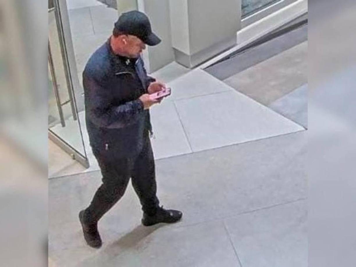 Tras conocer el requerimiento fiscal con orden de captura, el entonces presidente del PNH intentó salir de Honduras por el Aeropuerto Internacional de Palmerola, pero fue retenido por Migración. 