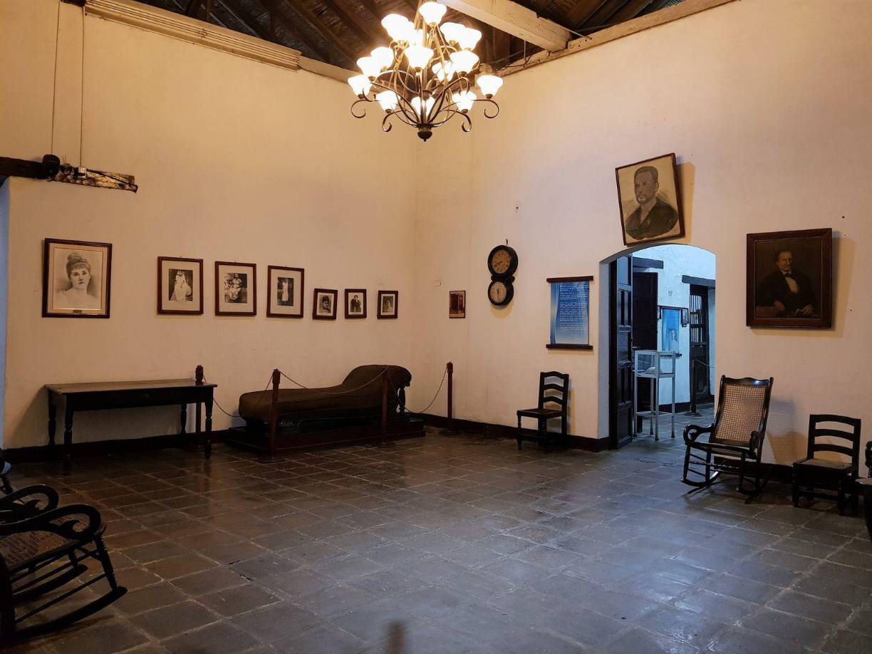 La segunda sala es la de tertulias, que trata de mantener el estilo original y se encuentra en la propia esquina de la casa.