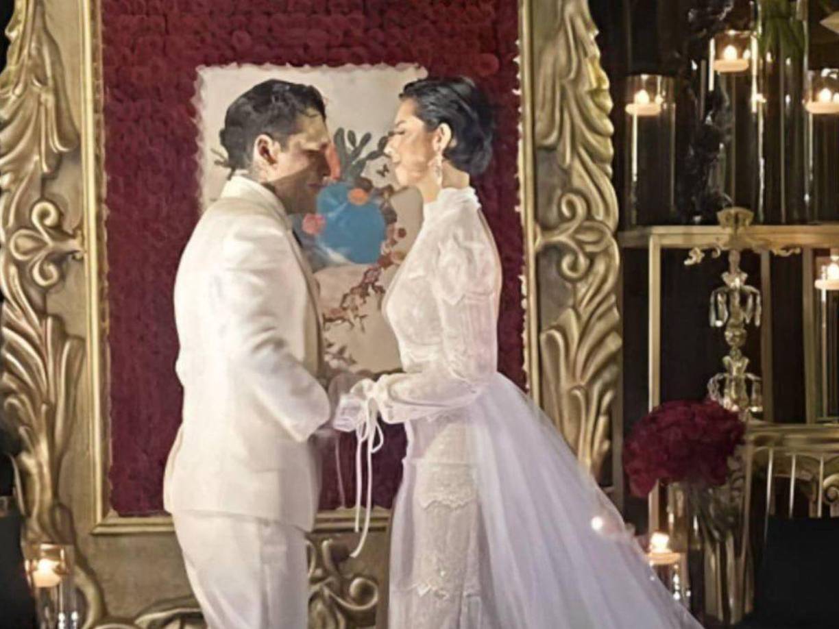 De acuerdo con el acta que circula en los medios de la farándula Ángela Aguilar y Christian Nodal se casaron el pasado mes de julio en el estado de Morelos. Uno de los aspectos que más llamó la atención es que la pareja firmó el documento bajo en régimen de bienes separados, un aspecto que hasta el momento no se había mencionado. 