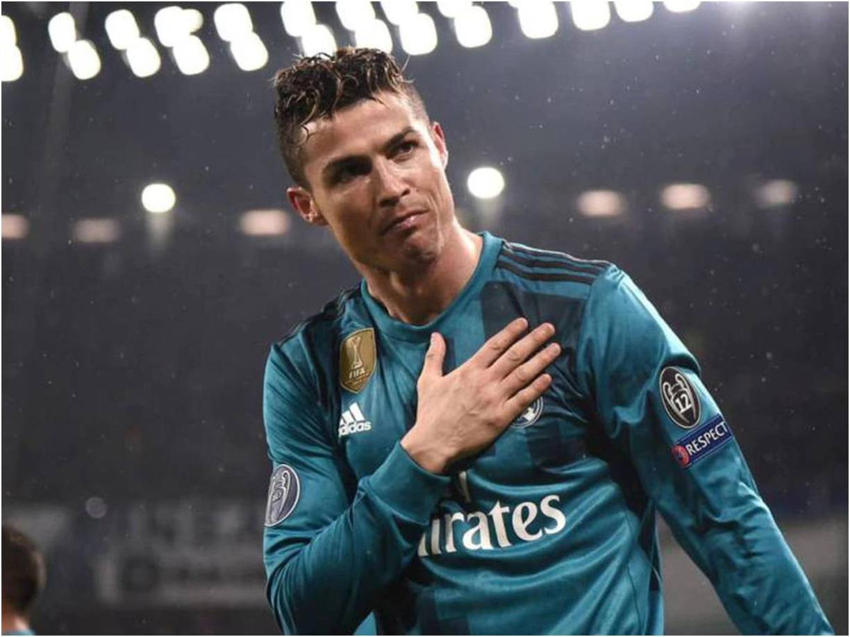 También podría traer un injerto capilar, según el experto, el cual es excelente para los hombres que presentan entradas ya sea en temprana o avanzada edad. Este tratamiento cuesta entre 2 mil y 7 mil euros.