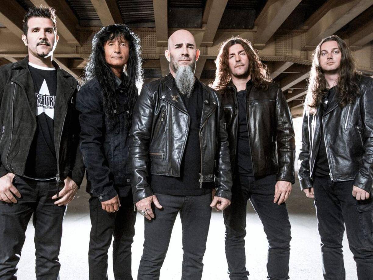 <b>ANTHRAX </b>Es una banda estadounidense formada en Nueva York en 1981, por el guitarrista Scott Ian y el bajista Dan Lilker. Entre 1991 y 2004, vendió cerca de 2,5 millones de copias únicamente en los Estados Unidos y 10 millones en todo el mundo. Según la revista Rolling Stone, Anthrax fue uno de los pocos conjuntos de heavy metal capaces de recibir los elogios de la crítica y redefinir el género durante la década de 1980.