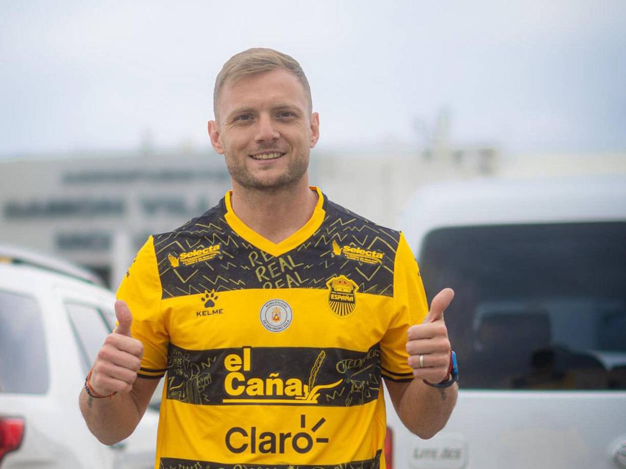 El defensor central argentino Sebastián Hernández Le Pors es nuevo jugador del Real España. Ya está en Honduras e inclusive comenzó los trabajos de pretemporada de la máquina.