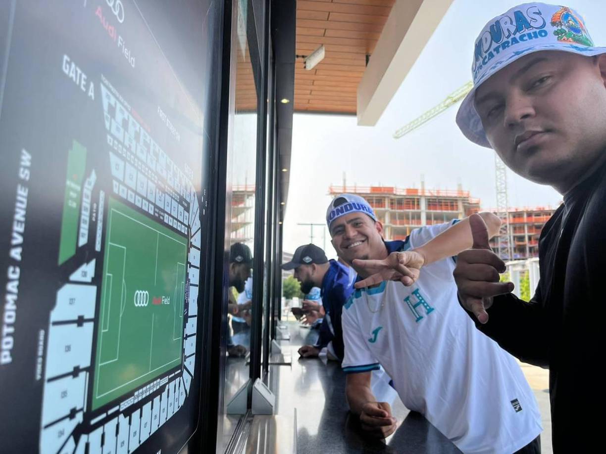 Los hondureños pusieron el ambiente en la previa.