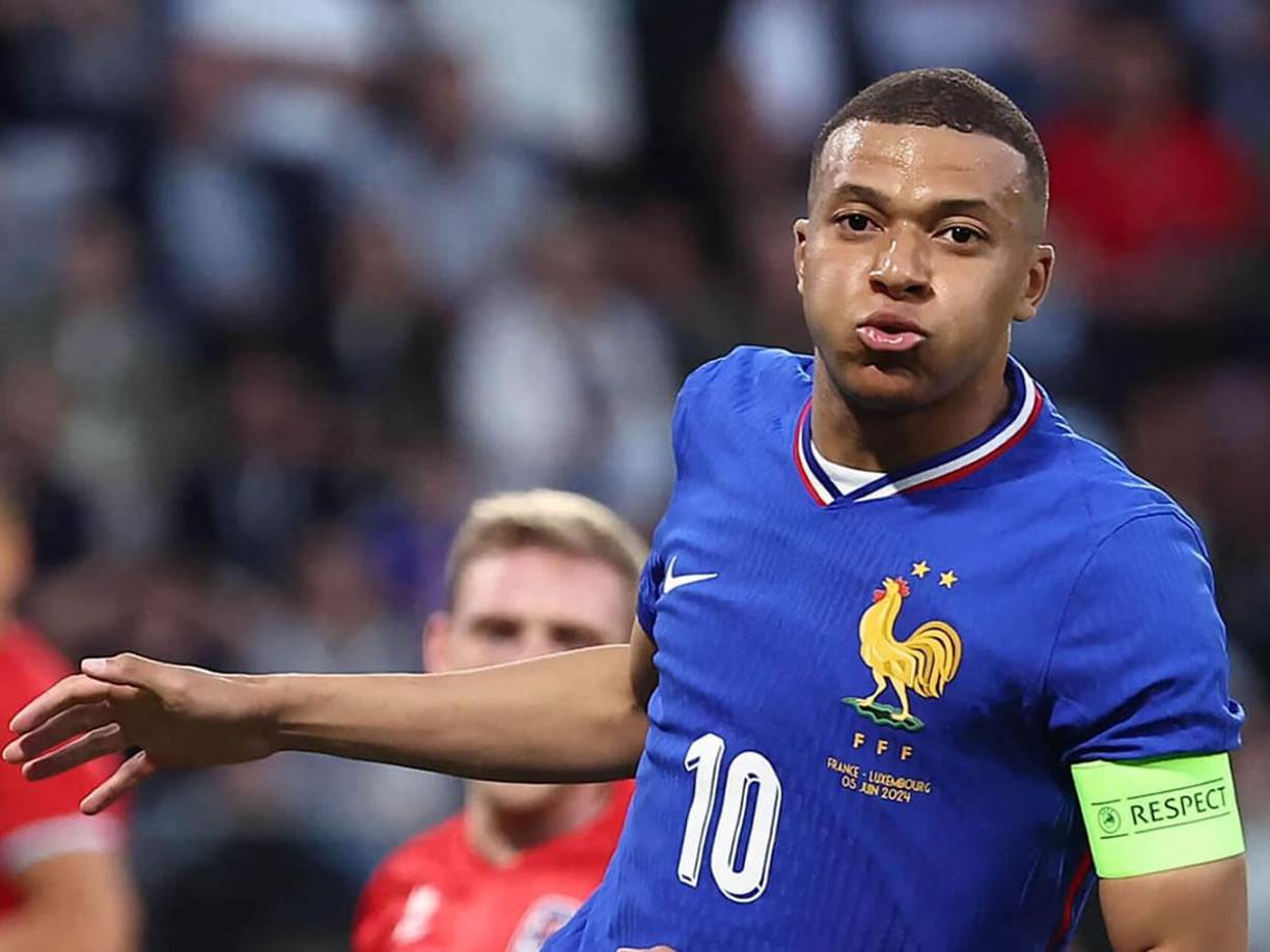 El problema es que poco tiempo después Mbappé recibió el alta médica antes de tiempo con el Real Madrid y volvió a jugar sin problemas. Francia ya no le había convocado y el jugador ha quedado fuera de este parón por selecciones, cosa que no ha gustado nada en su país.