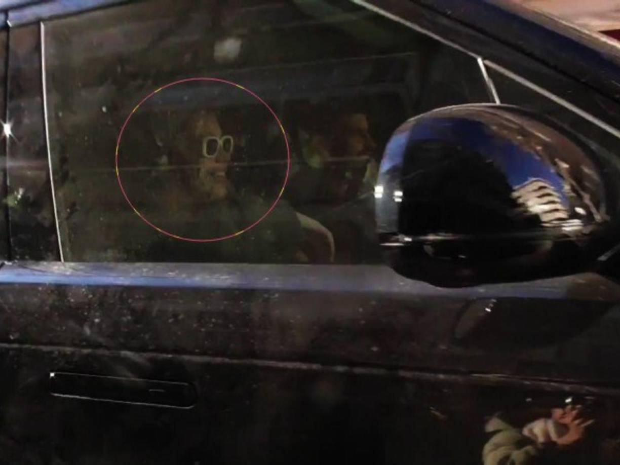 Sin embargo, estos hechos no habrían impedido que reapareciera feliz al lado del exfutbolista.En un video que circula por las redes sociales marcado con el sello de Europa Press se puede ver a la pareja dentro de un vehículo sonriendo.