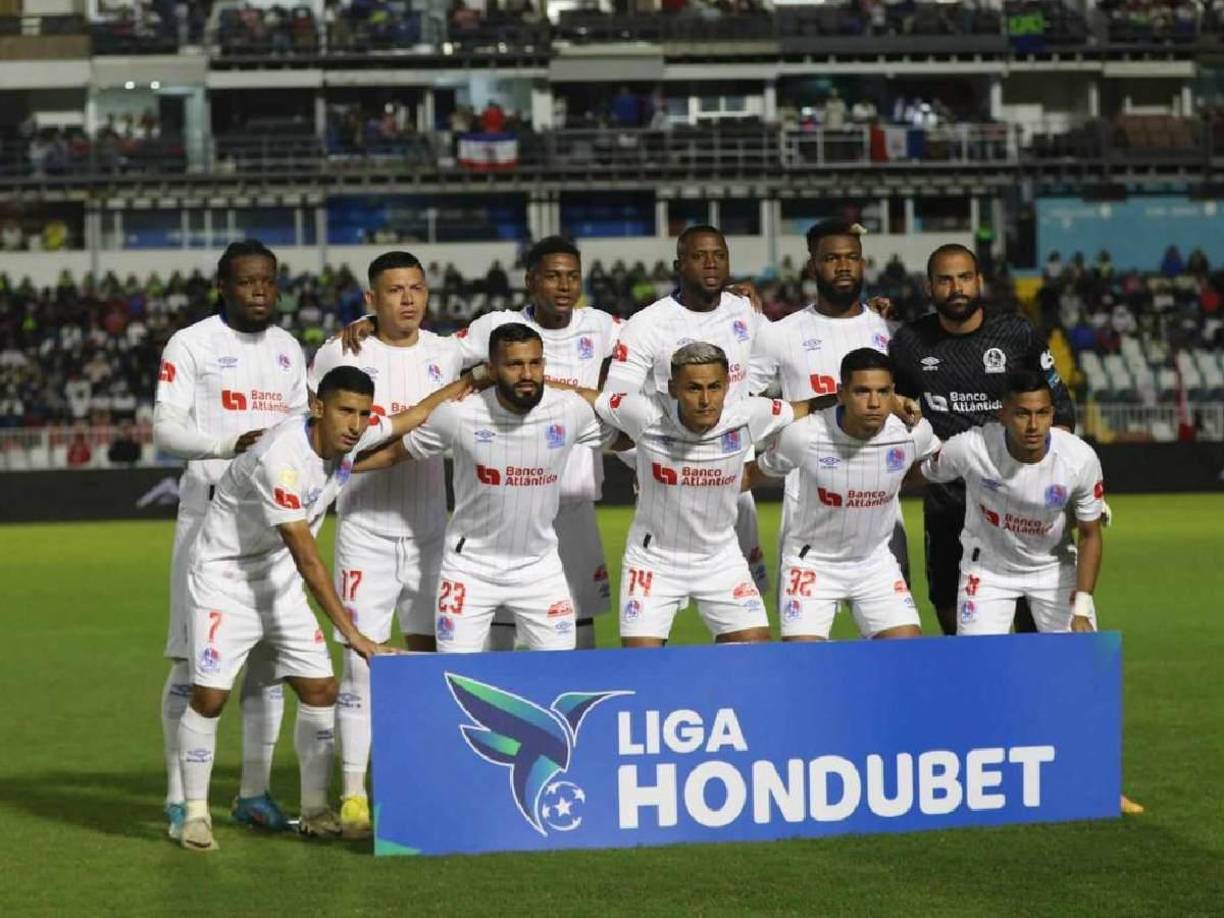 Este fue el último 11 titular que utilizó Pedro Troglio en semifinales ante Potros. El único cambio sería el de Michaell Chirinos.