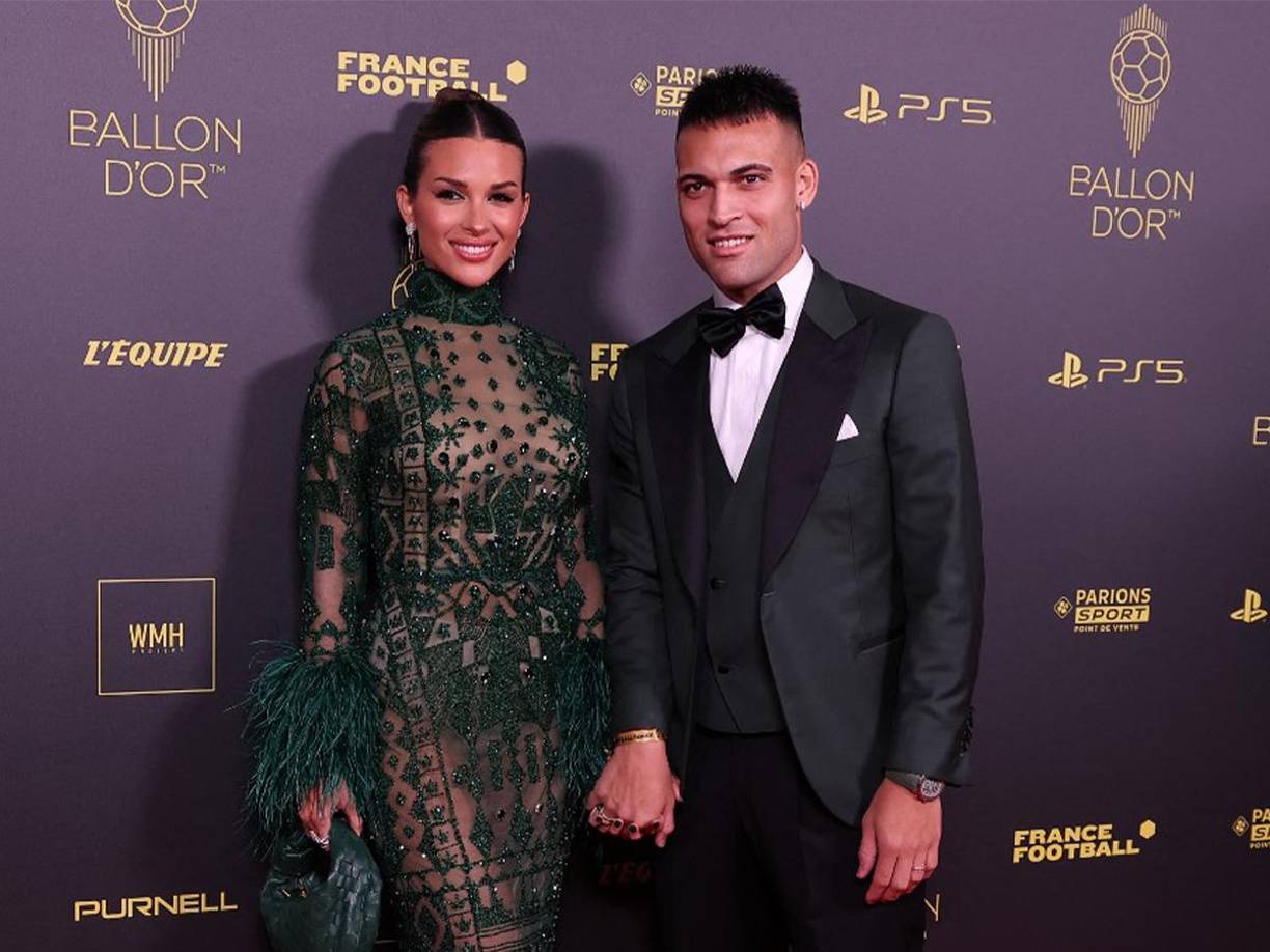 El argentino Lautaro Martínez junto a su esposa.