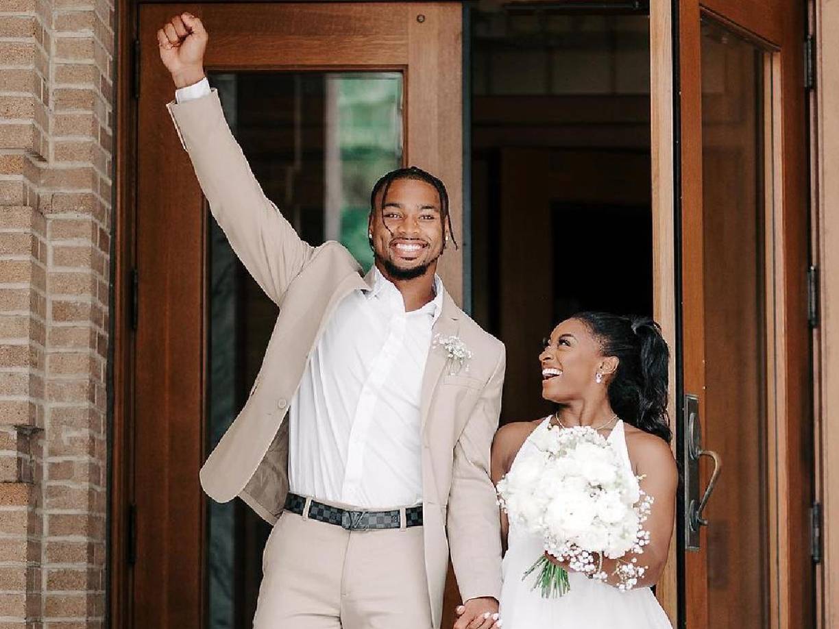 Simon Biles se casó con el jugador de fútbol americano Jonathan Owens en mayo de 2023.