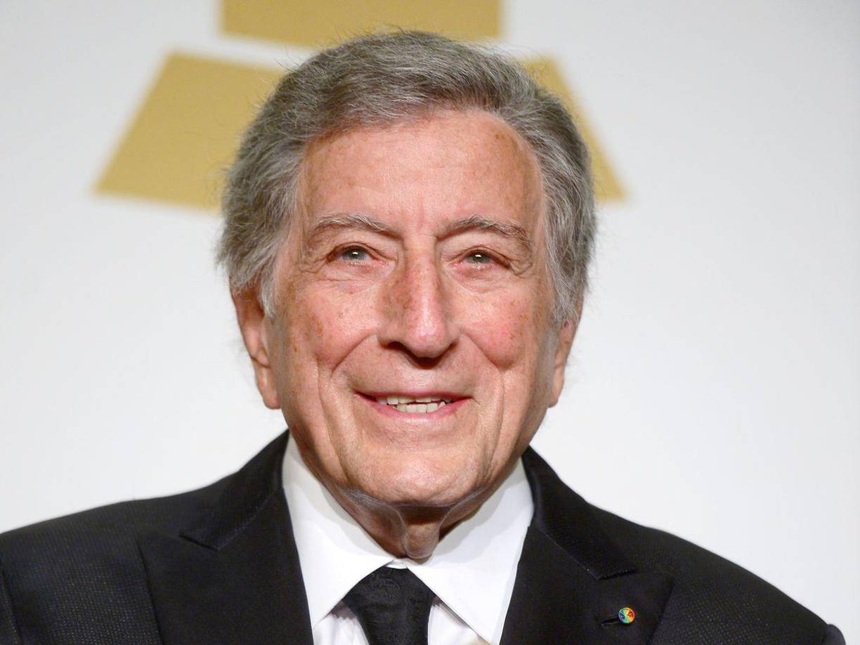 Tony Bennett, el cantante al que Frank Sinatra catalogó como “el mejor en el mundo del espectáculo”, falleció a los 96 años. El legendario artista fue diagnosticado con Alzheimer en 2016.