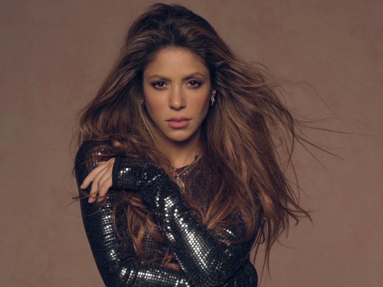Shakira, una figura internacionalmente reconocida por su música, ha dejado una marca en la historia como una de las artistas latinas más destacadas. Siempre cautivadora, recientemente se han revelado los procedimientos estéticos a los que se ha sometido para realzar su belleza.