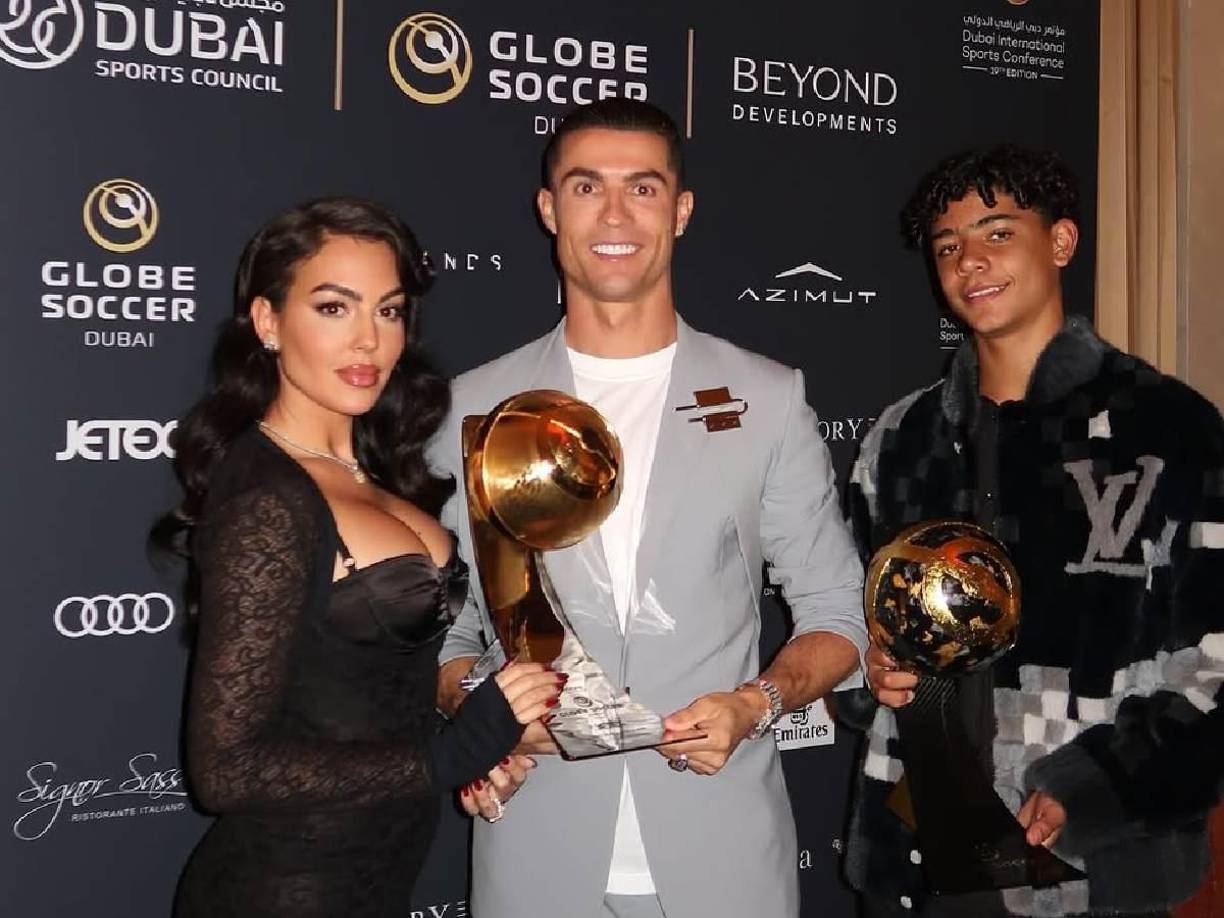 “Mi hijo mayor está aquí, mi esposa está aquí. Es mi apoyo amoroso todo el tiempo para seguir jugando”, declaró el jugador del Al Nassr.