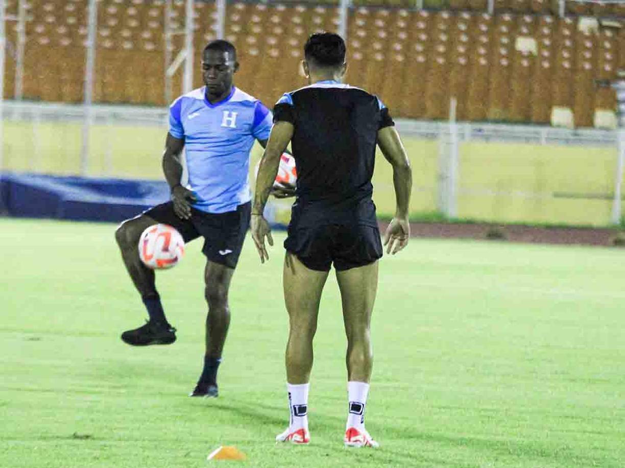 Maynor Figueroa es uno de los asistentes de Rueda y estuvo entrenando a Luis Palma.