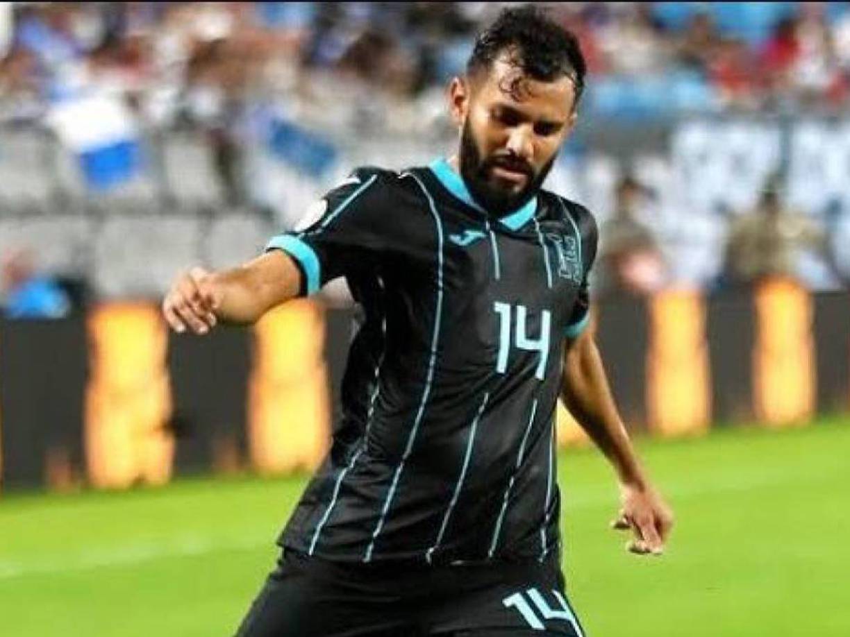 Jorge Álvarez: Será otro de los cambios que Reinaldo Rueda planea para este juego. Será el sustituto de Bryan Acosta en la medular del campo.