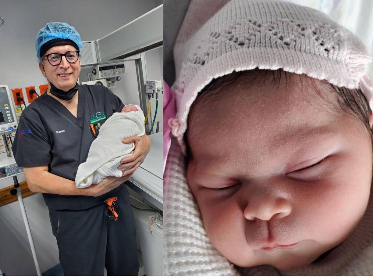 El ciéntifico Eduardo Bueso carga en sus brazos a Victoria de Dios.