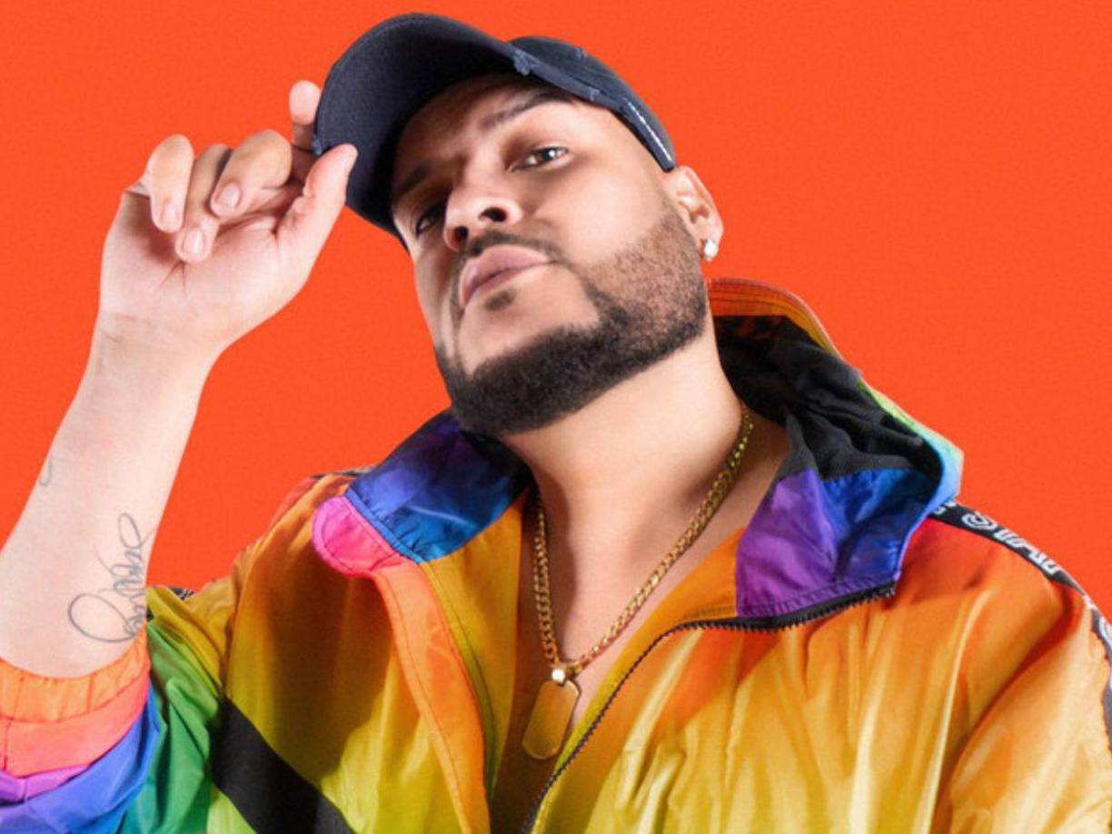 Cesar Alejandro Carias Cáceres es el cantante hondureño, mejor conocido como “El Chevo”.