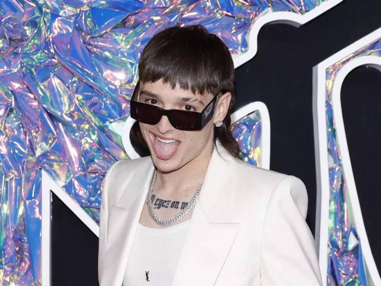 Una de estas mantas fue descubierta en un paso elevado de vehículos situado en la intersección de la avenida Prolongación con el bulevar Mirador. La segunda manta apareció en la colonia División del Norte, mientras que la tercera fue localizada en la calle Ferrocarril, perteneciente a la colonia Libertad.