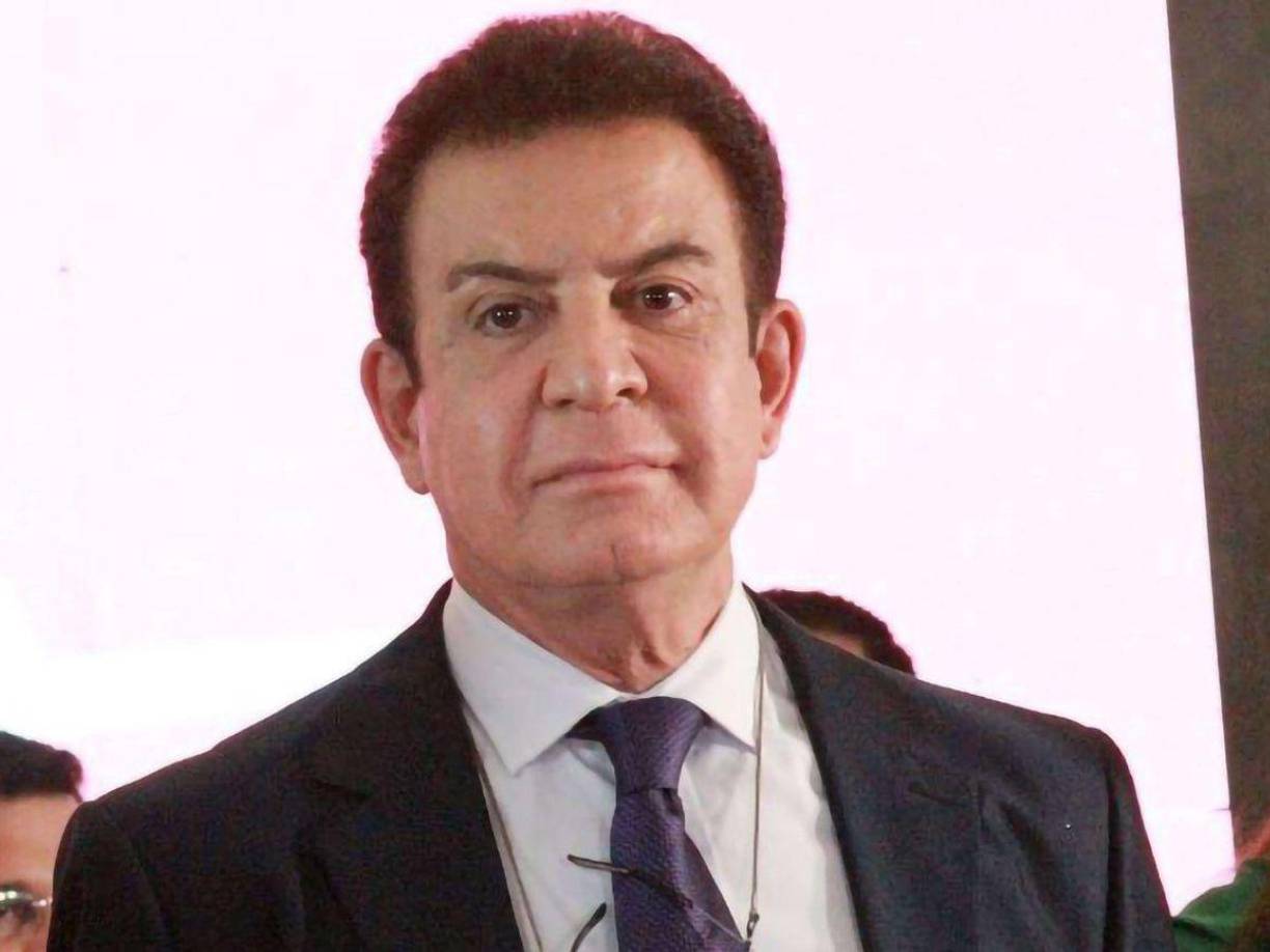 “Salvador es una persona atractiva, es una persona que tiene buen porte, buena presentación, habla muy bien, es una persona aseada, elegante y además con mucha educación”, dijo Iroshka sobre Nasralla. 