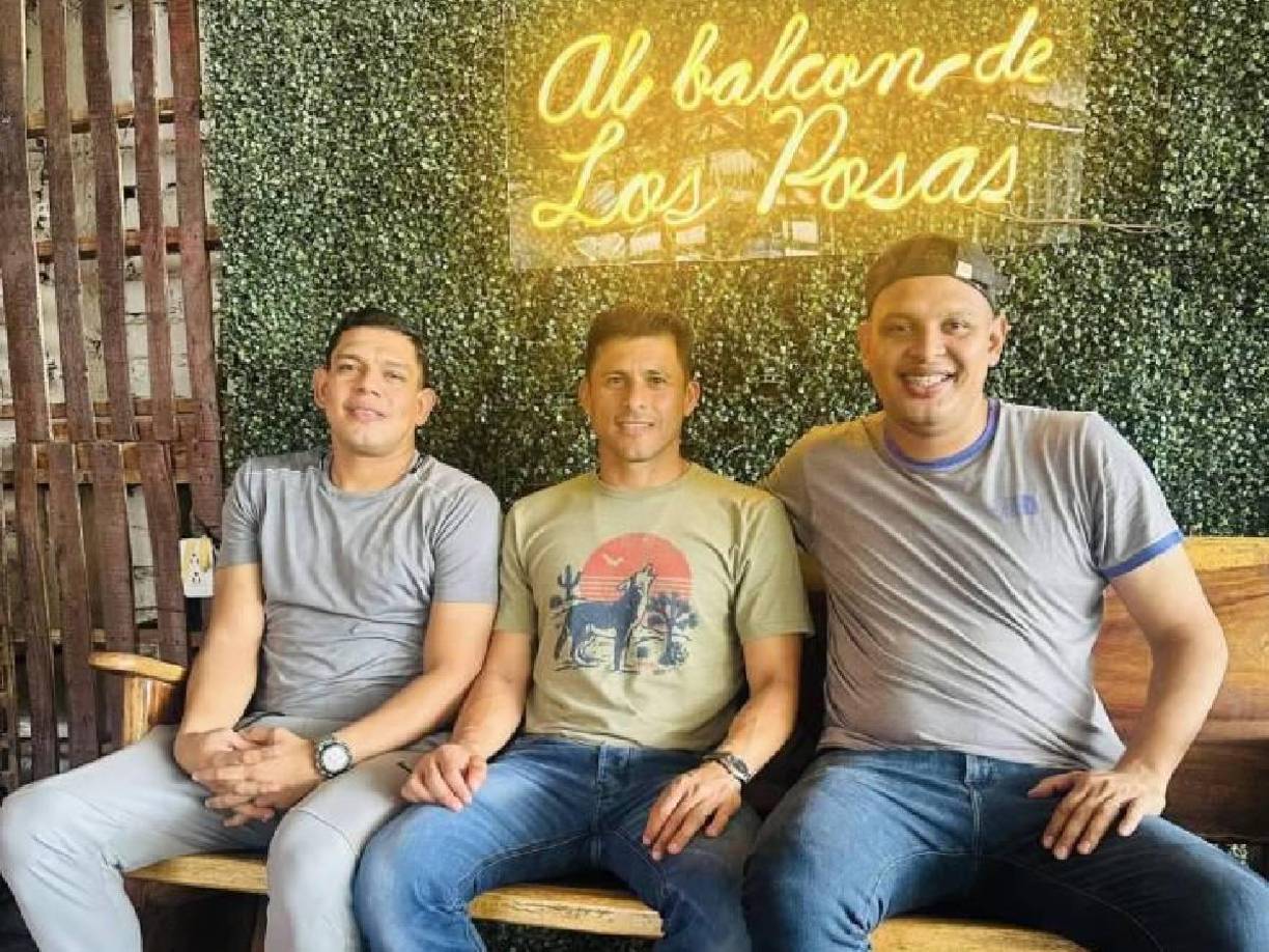 Aldo Posas posee un restaurante en la ciudad de El Paraíso, dónde tiene mucha aceptación por el buen gusto de la misma.