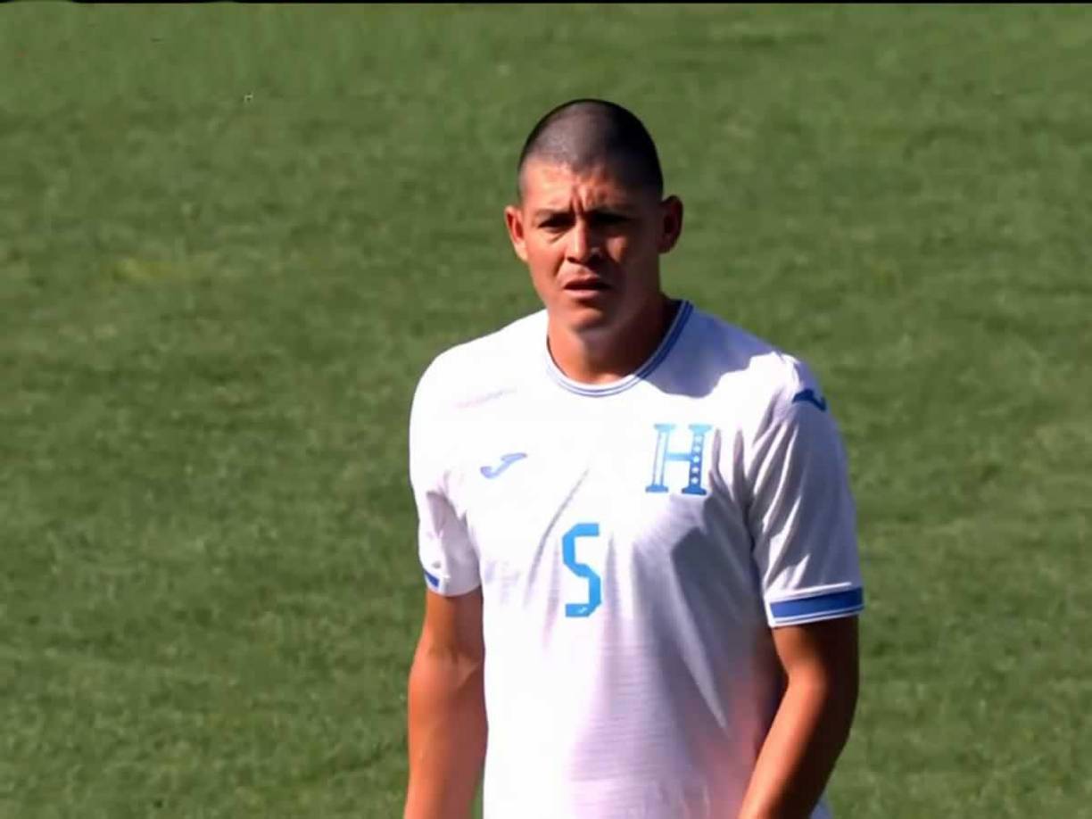 Francisco ‘Chelito‘ Martínez volvió a tener minutos con la Selección de Honduras. El mediocampista entró de cambio en el segundo tiempo.