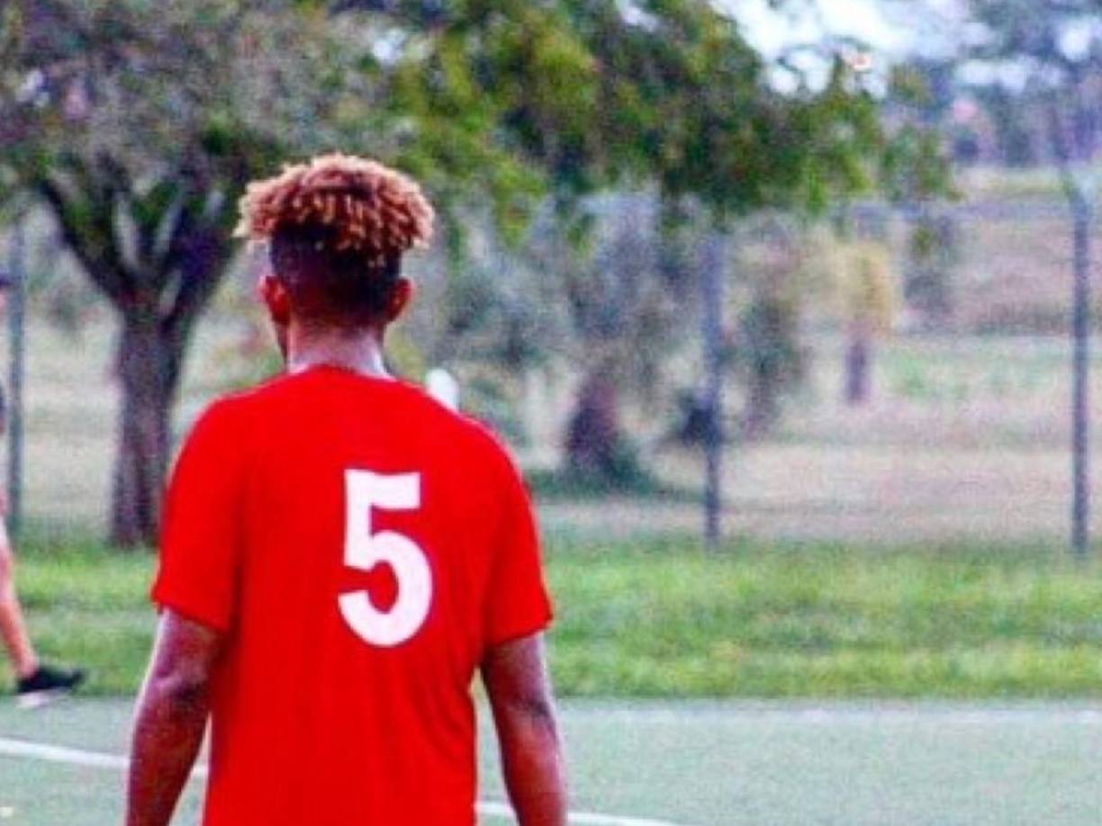 André se desempeñó en su momento como volante zurdo.