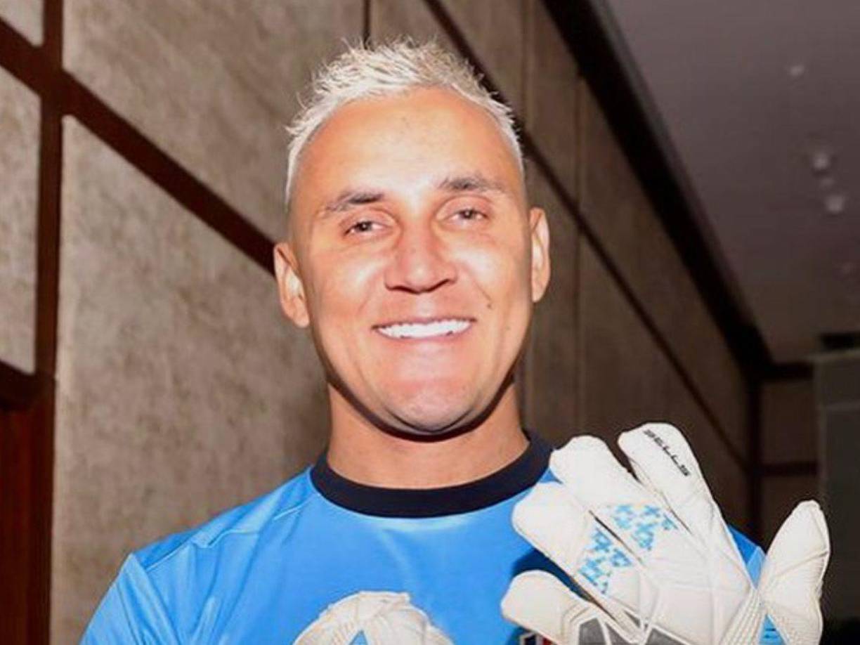En el Saprissa le abren las puertas a Keylor Navas para que pueda volver al club luego de que el tico no pudo llegar al FC Barcelona: “Hemos intentado animarlo”, señaló Sergio Gila, director deportivo del cuadro morado.