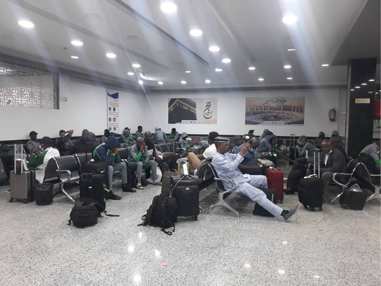 “Llevo casi 13 horas en el aeropuerto, sin comida, sin wifi y sin un sitio donde dormir. En África podemos hacerlo mejor”, denunció uno de los jugadores de Nigeria.