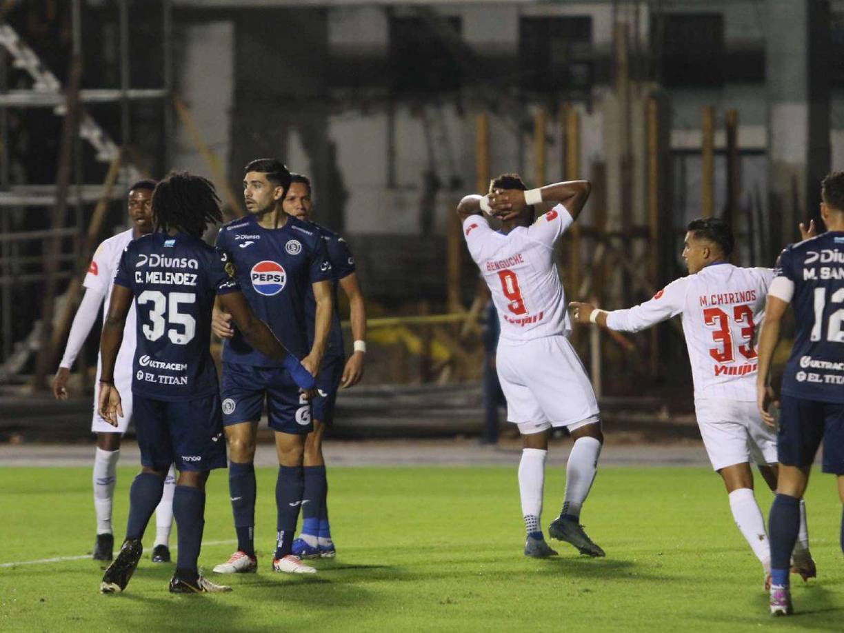 Benguché lamentó un cabezazo que pudo ser desviado por el portero Marlon Licona del Motagua. 