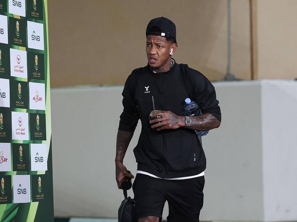 Romell Quioto tiene una vida muy diferente en Arabia Saudita jugando para el Al Arabi SC de la Segunda División de Arabia Saudita.