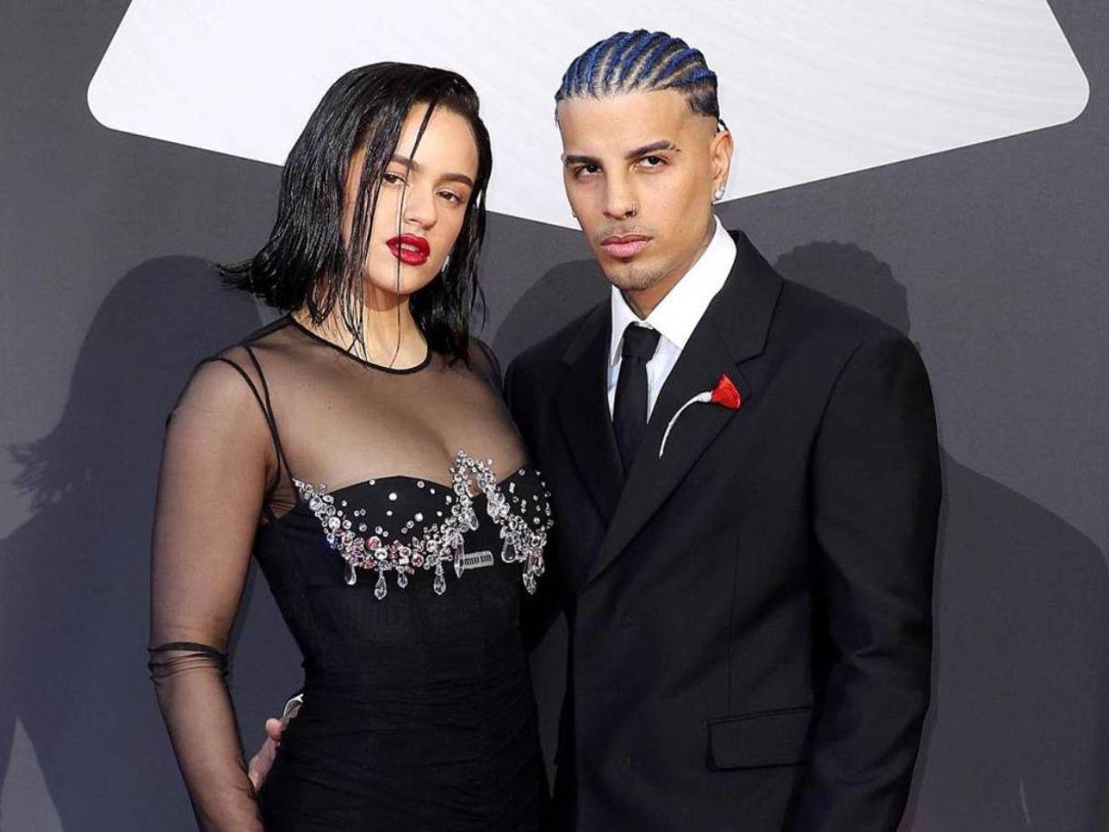 Reportes difundidos por la revista People, Rauw Alejandro y Rosalia habrían decidido poner fin a su relación después de tres años juntos, donde incluso se comprometieron. Hoy el mundo entero dejó de creer en el amor.