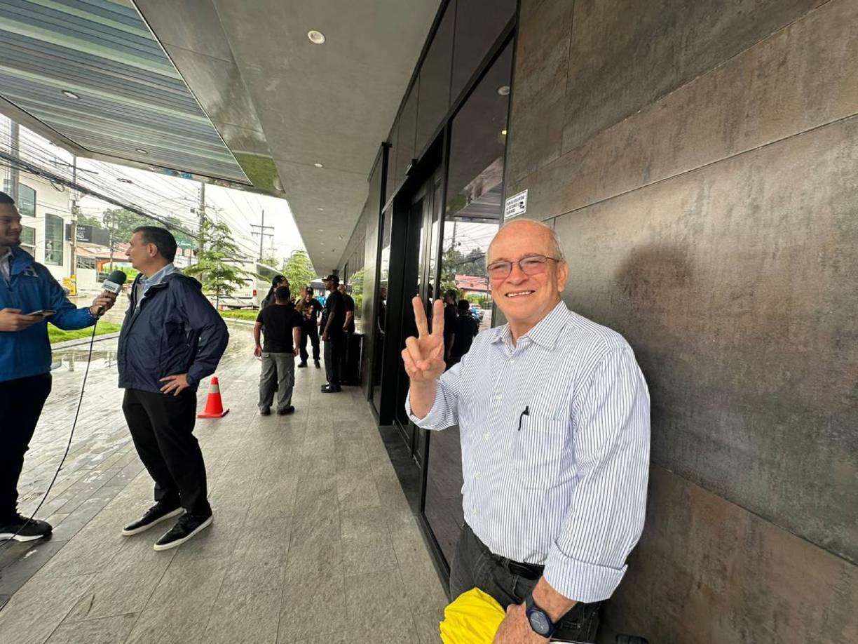 Don Mario Villegas también estuvo presente en el hotel de concentración de la selección de Honduras.