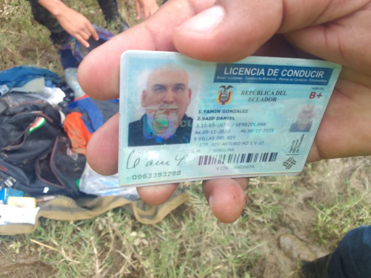 Unos 10 migrantes, entre cubanos y ecuatorianos, iban en una balsa cuando, de pronto, la corriente los hundió.