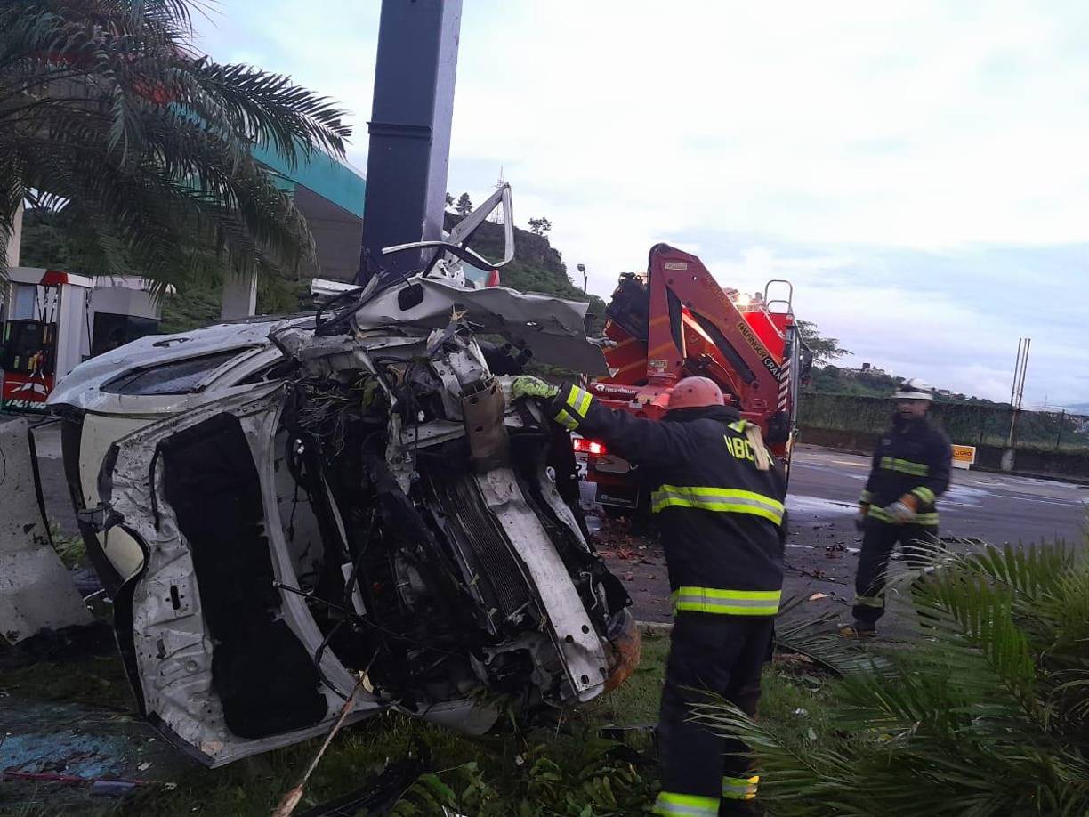 Mía Cáceres murió en el mismo instante del accidente y sus dos acompañantes luchan por sobrevivir en el Hospital Escuela.