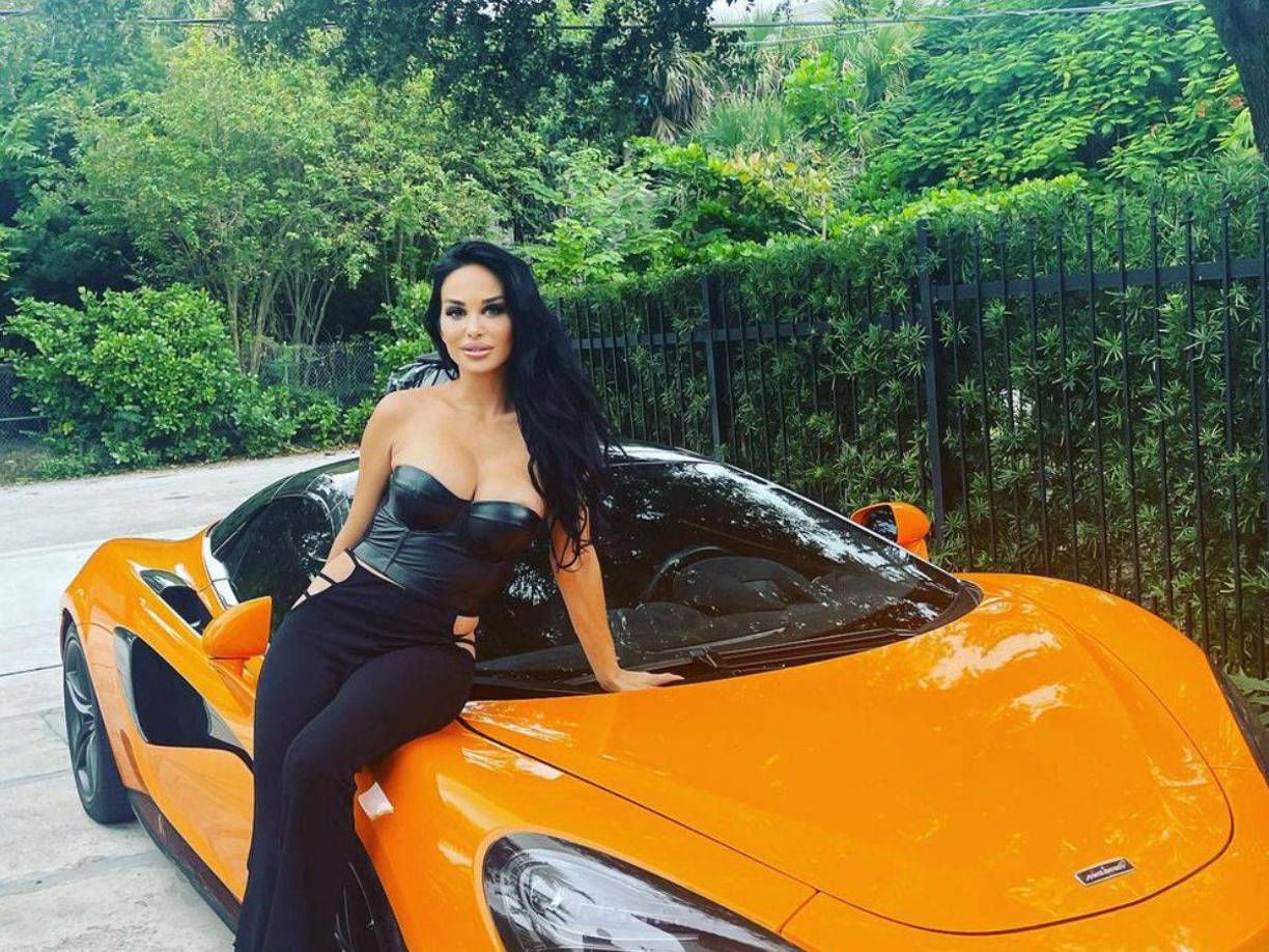 La que fuera aspirante a Miss España ha desvelado que entonces Ronaldo era una “muy simpático, sociable y agradable” y, aunque no llegó a tener una relación “de pareja”, sí que ha desvelado que, “compartieron momentos en los que lo pasaron muy bien”: 