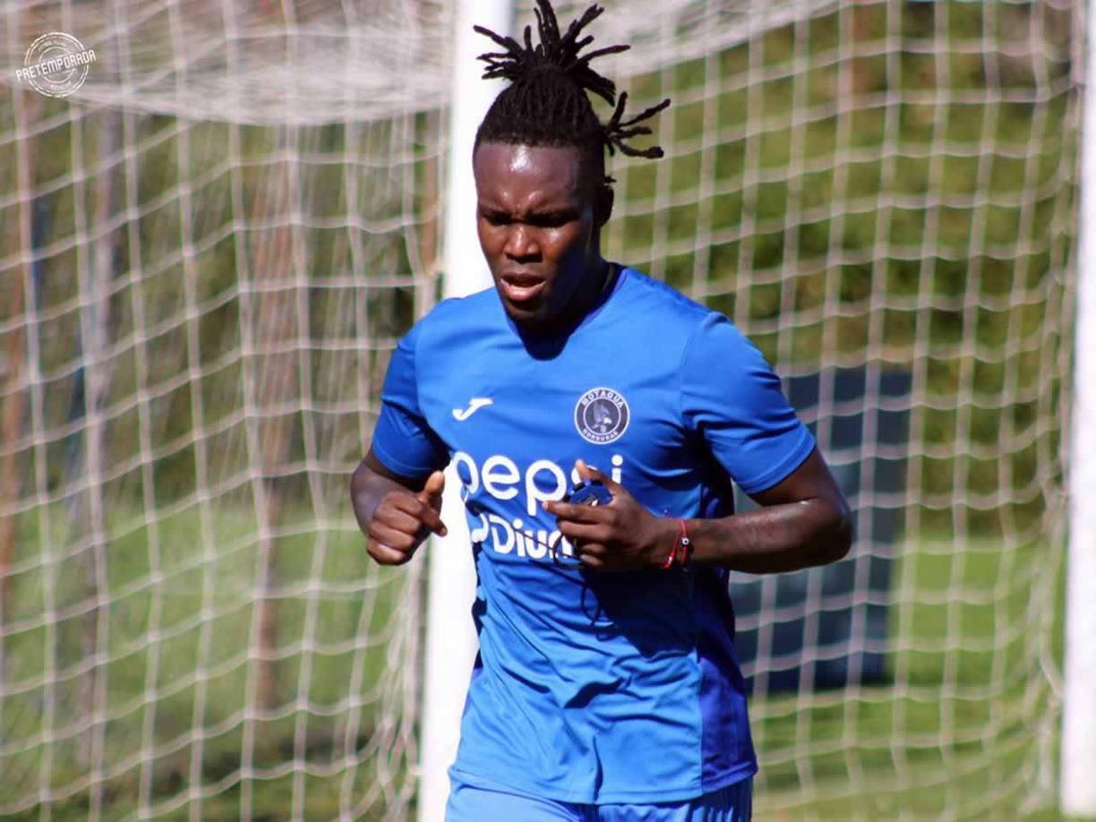 Rubilio Castillo: Motagua tiene en sus planes renovar al centro delantero hondureño. Es el máximo goleador en la historia del ciclón.