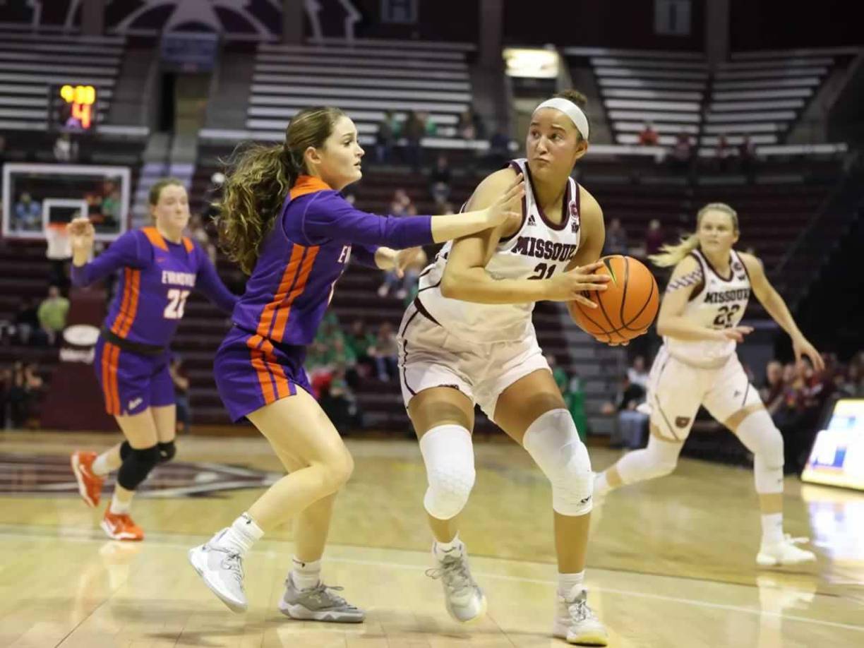 El equipo de baloncesto femenino de Georgetown ha sido criticado en redes sociales por un mensaje en el que lamentaba la muerte de la ex jugadora Sydney Wilson a la edad de 33 años.