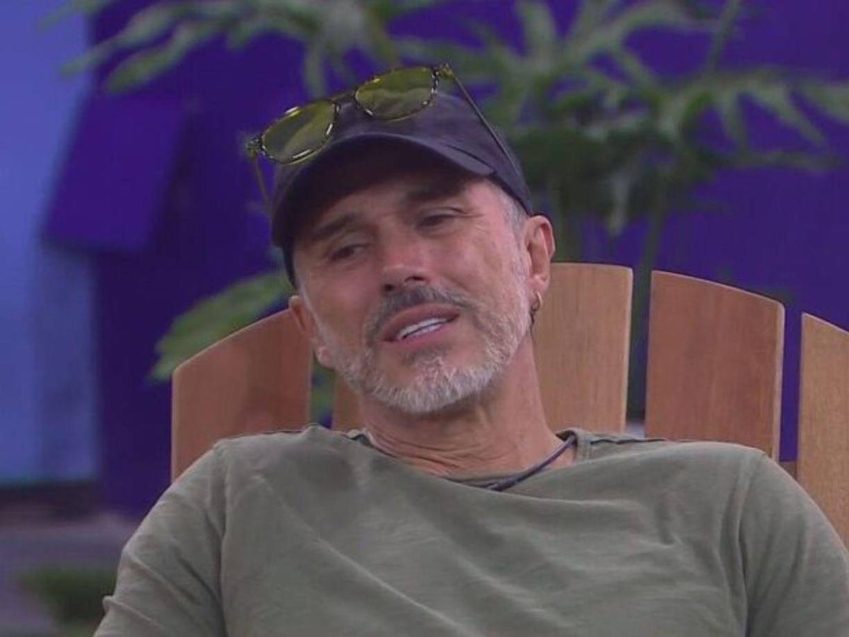 Sergio Mayer la “acuerpó” con un abrazo y aprovechó para desahogarse también.