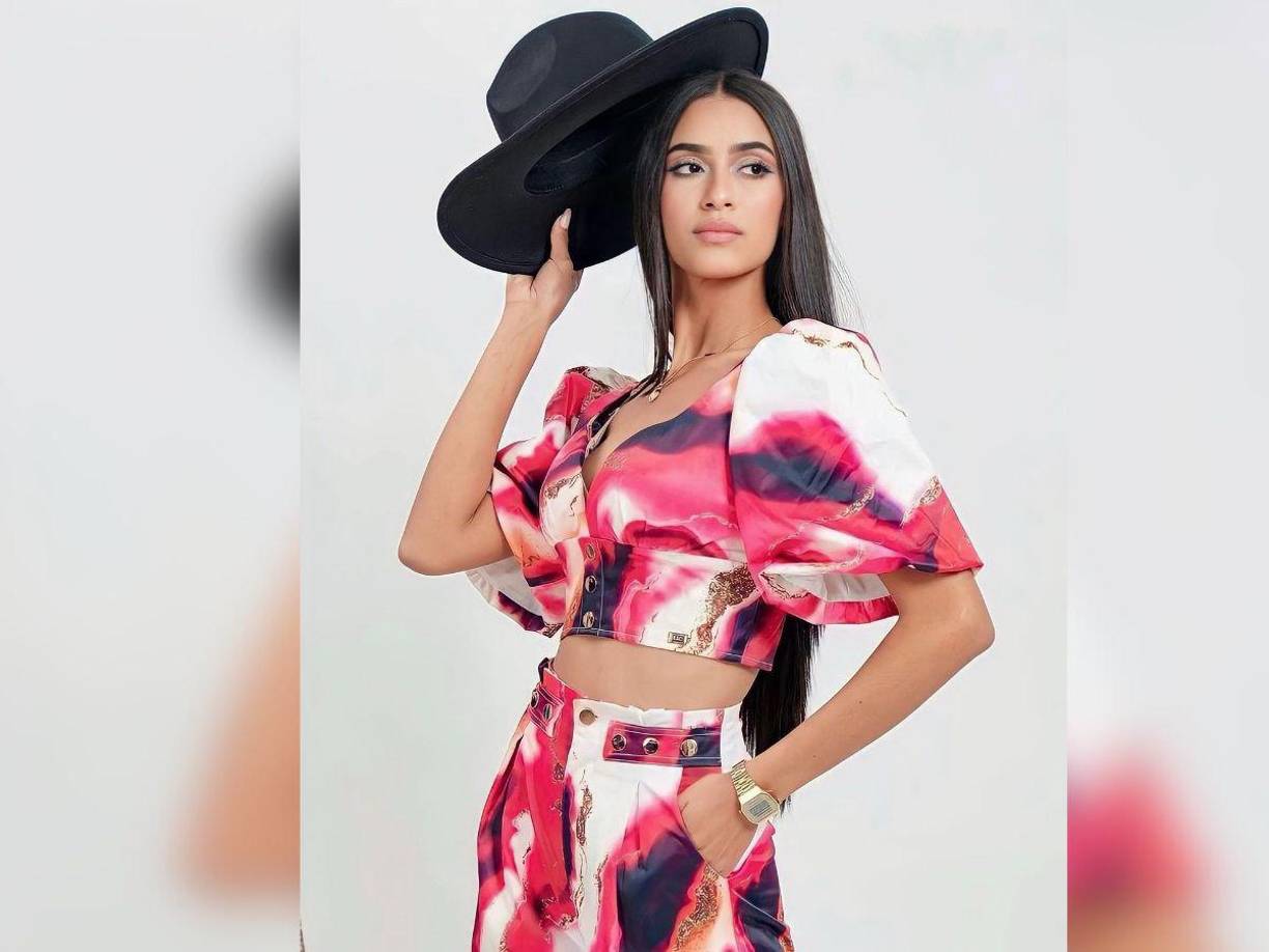 “Quiero trasmitir un mensaje de superación personal, cumplir tus sueños y solucionar problemas de salud mental, estos temas son importantes y fundamentales en la actualidad ya que nos vemos en constantes escenarios de la vida donde debemos ser agentes de cambio, líderes transformacionales y personas que aportemos significativamente para el desarrollo de una sociedad justa”, añadió.