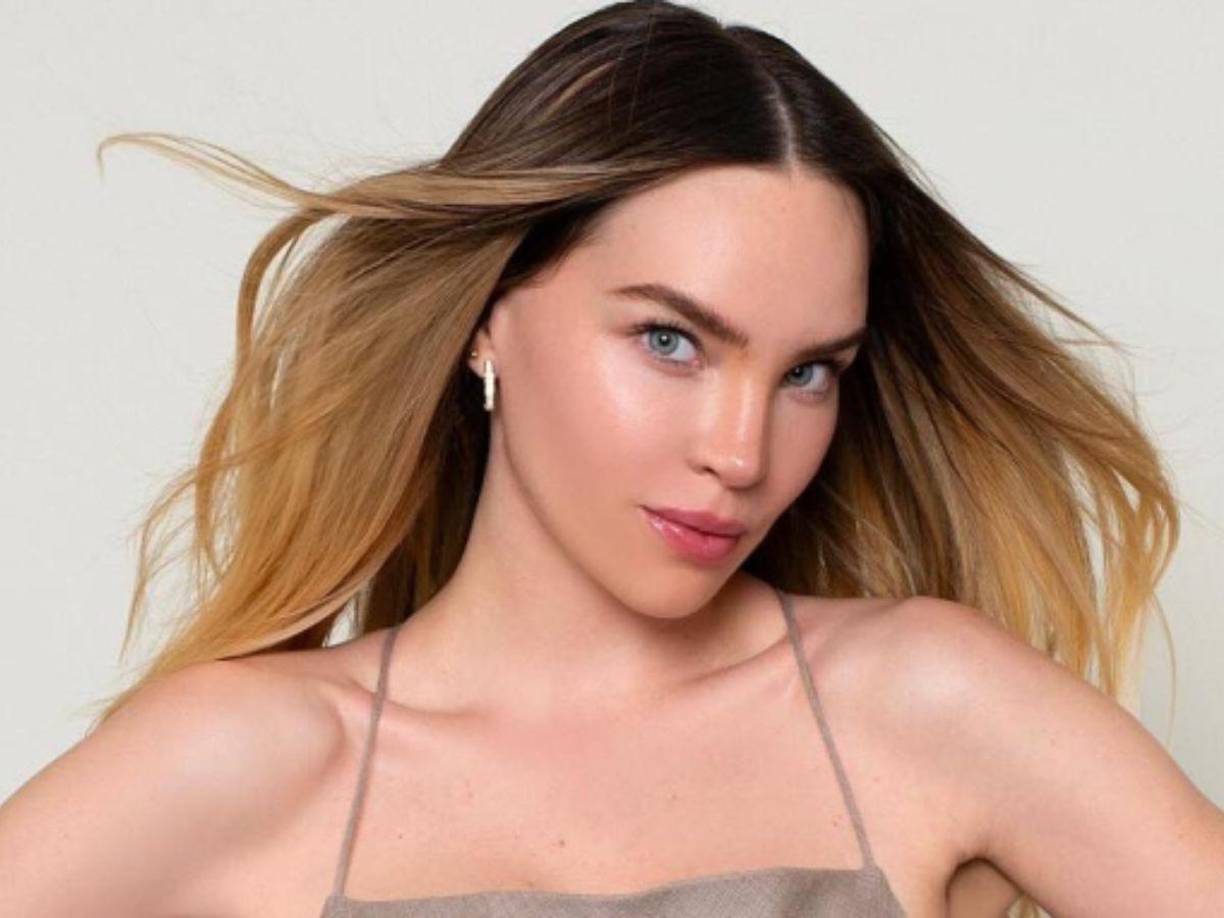 Hasta ahora no ha dado detalles de quién podría ser la persona que conquistó su corazón. Públicamente, el último novio de Beli fue Christian Nodal, sin embargo, cuando ellos se separaron, en 2022 se le relacionó sentimentalmente con otras personas como el acaudalado empresario Gonzalo Hevia Baillères, pero nunca confirmaron un romance. Anterior a ellos, la estrella del pop ha sido muy cautelosa con su vida privada y pocas veces ha dado a conocer ante los medios su noviazgos. 