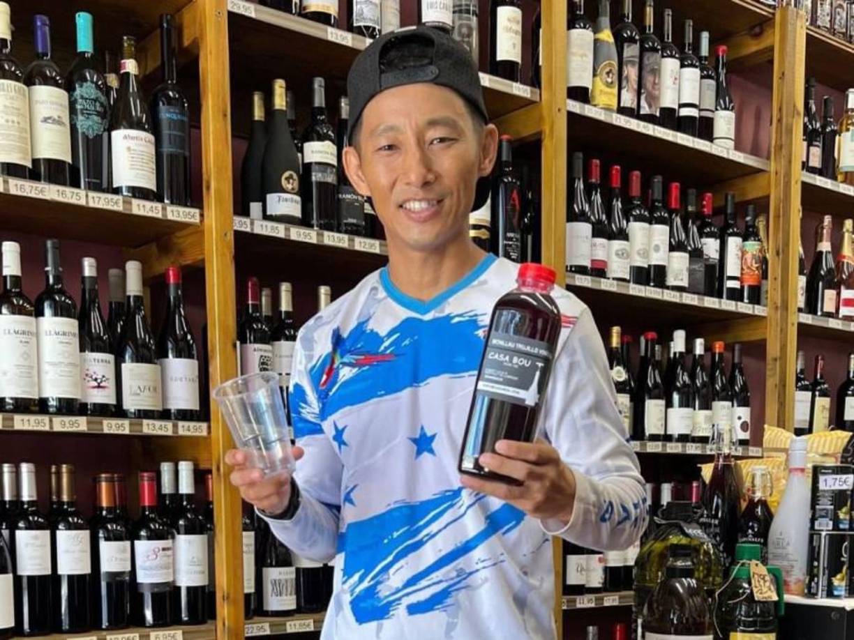 También indagó el precio de los vinos y otros productos considerados como “lujitos” en España.