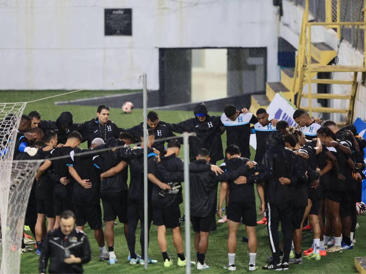 Debido a las lluvias por la tormenta tropical Sara la Concacaf determinó que Honduras entrenará 30 minutos fuera de la cancha.