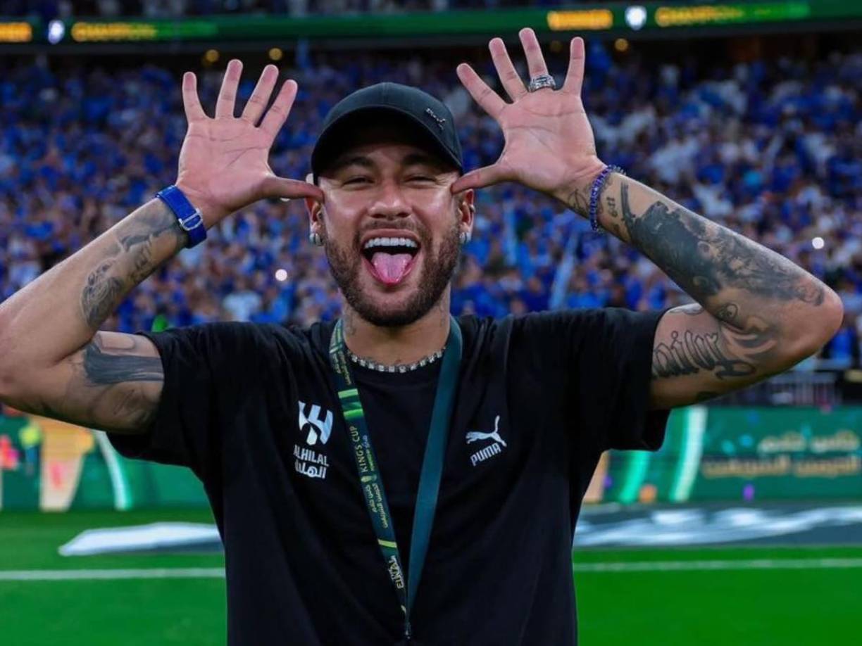 Todo surgió a partir de unas declaraciones de Neymar en donde sugirió en una entrevista con el campeón del mundo de 1994, Romario, que si él hubiese coincidido en la selección con Rivaldo, hubiese sido capaz de reemplazarlo en el 11 titular del equipo de Luiz Felipe Scolari, el del 2002.