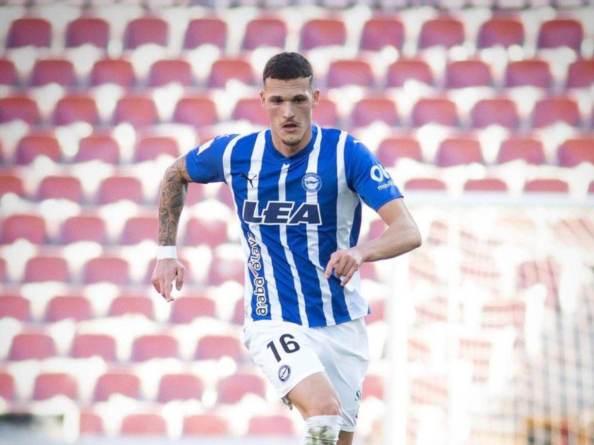 Rafael Marín: El defensor central es otro de los que no jugarán en el Real Madrid en la próxima campaña. En l reciente temporada jugó a préstamo en el Deportivo Alavés.