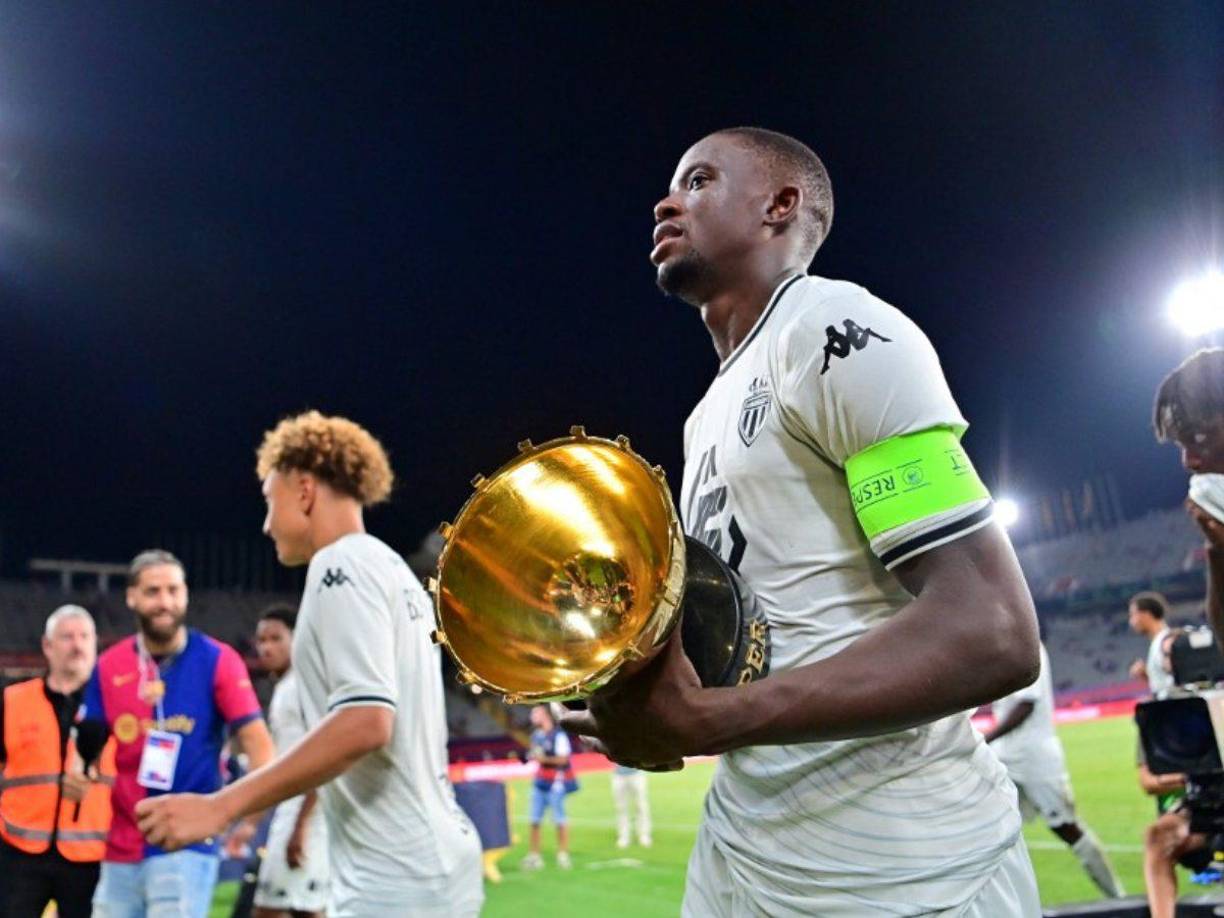 El Mónaco de Francia se llevó el trofeo Joan Gamper en un partido donde es señalado duramente el Barcelona.