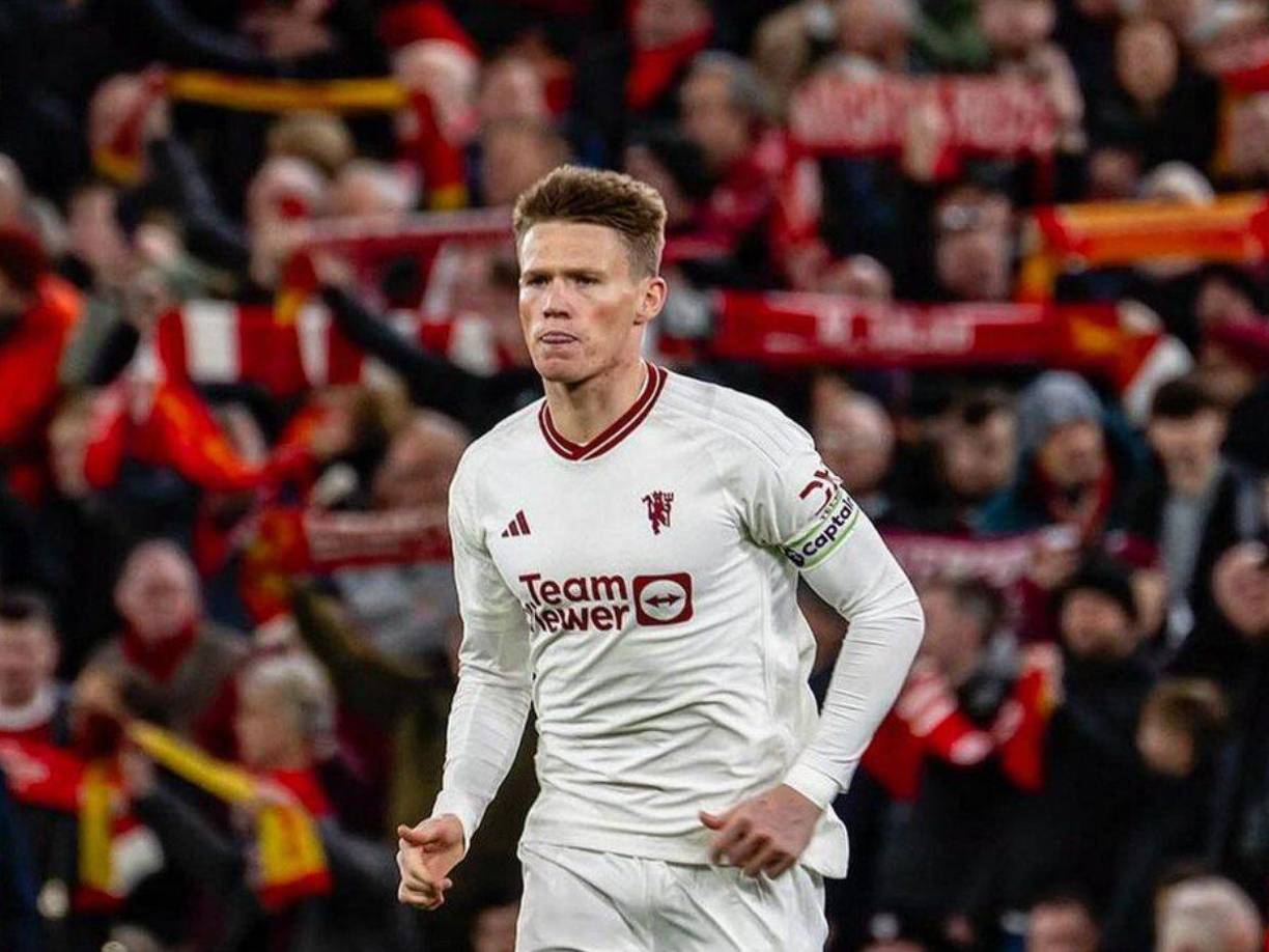 El volante escocés Scott McTominay no sigue en Manchester United y jugará en el Napoli.