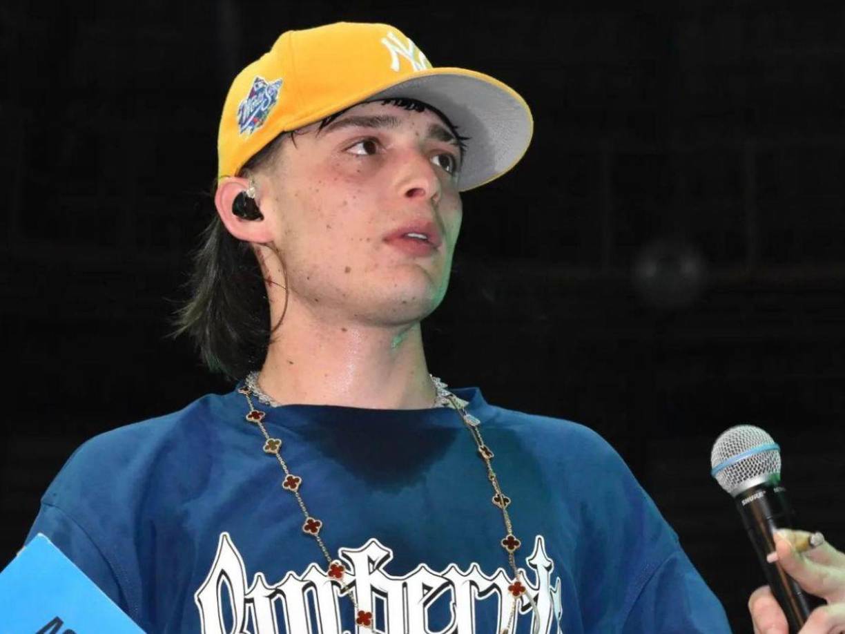 El Cártel Jalisco Nueva Generación (CJNG) colocó mantas en Tijuana amenazando a Peso Pluma.