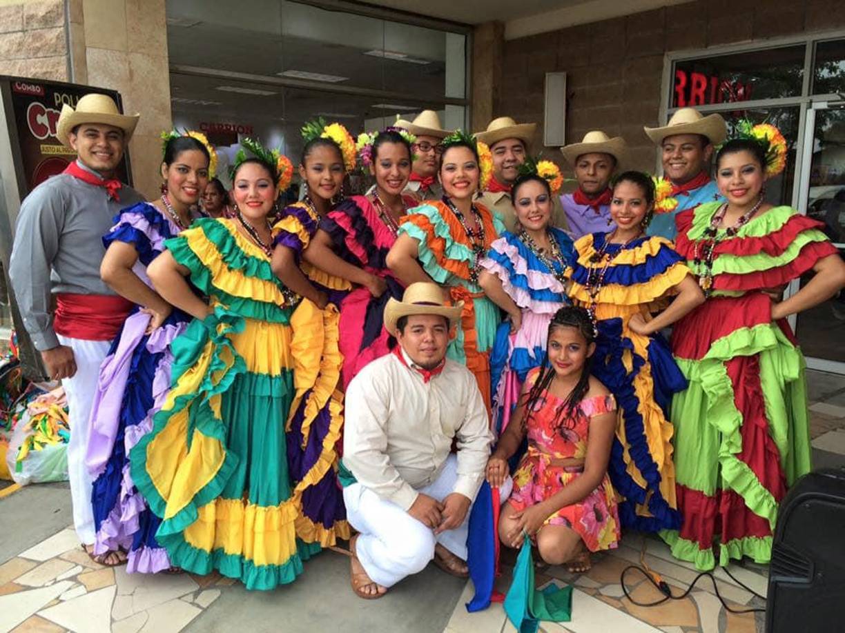 Agrupación Cultural Folklórica Kit-Cha es otro conjunto de jóvenes amantes del folklore hondureño. El cuadro fue formado por el Ing. Celio Bardales el 03 de mayo del 2002 en el municipio de La Lima.